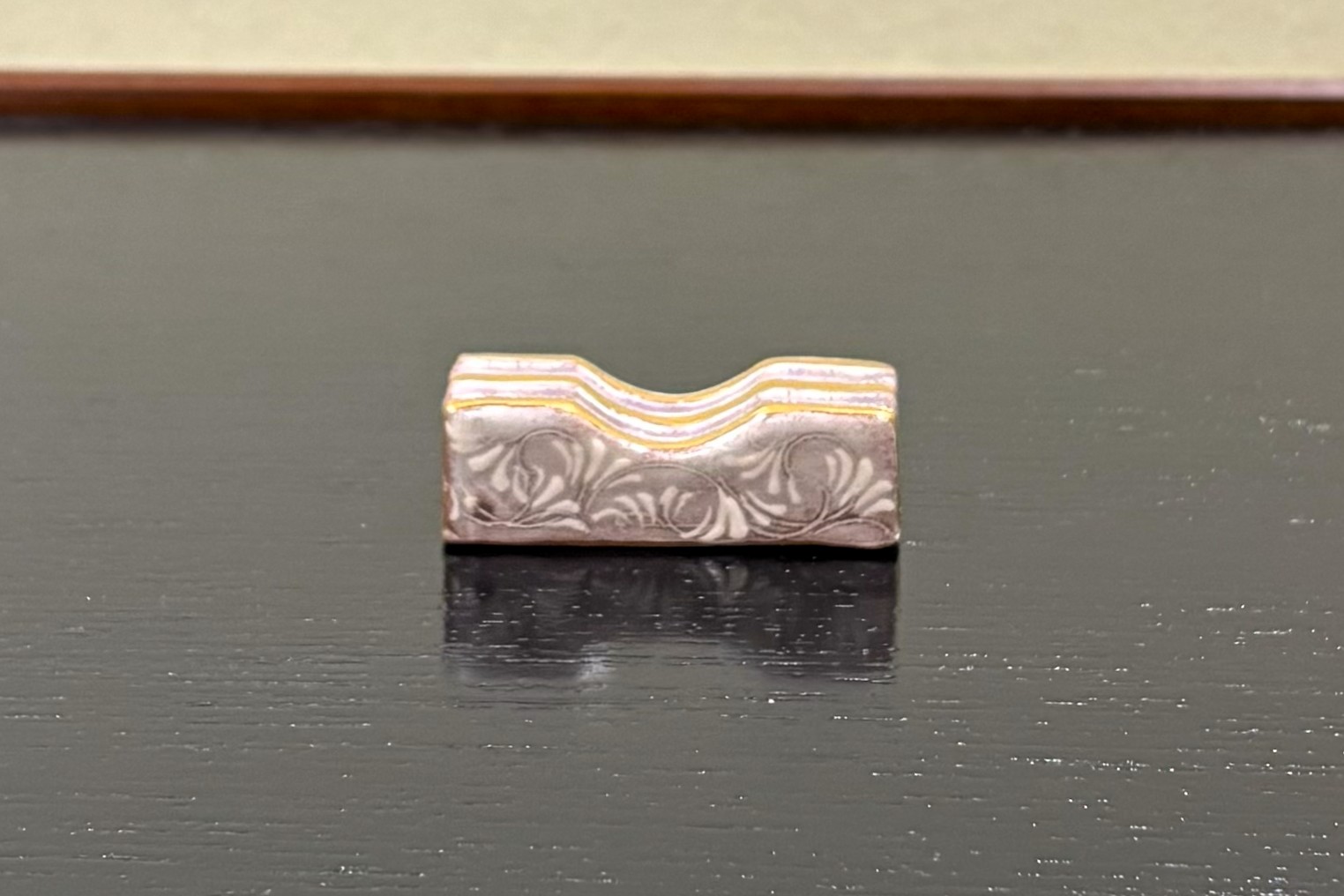 箸置　紫彩華紋　金彩　森里陶楽