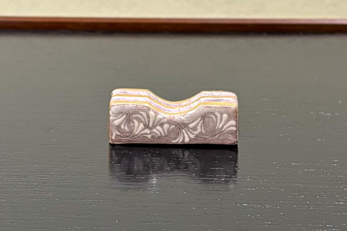 箸置　紫彩華紋　金彩　森里陶楽