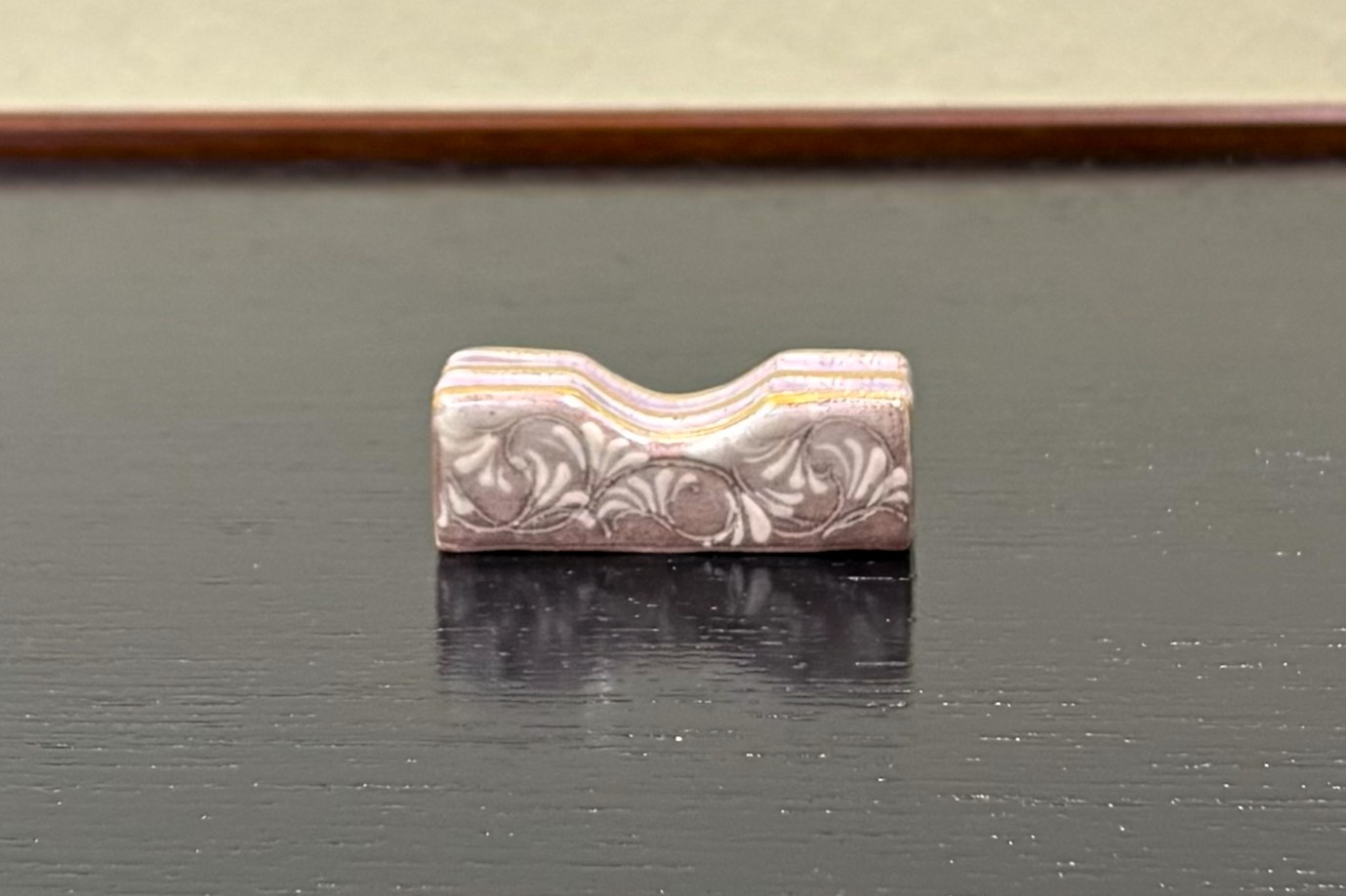 箸置　紫彩華紋　金彩　森里陶楽
